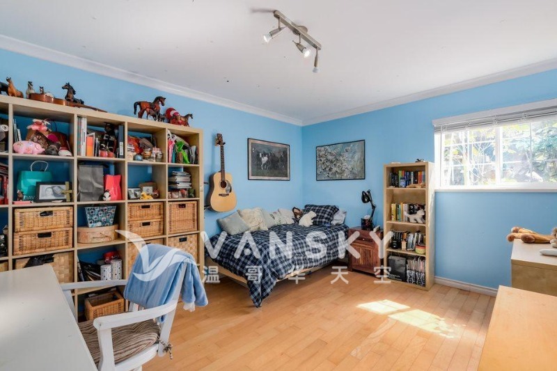 260328112518_downstair big bedroom.JPG